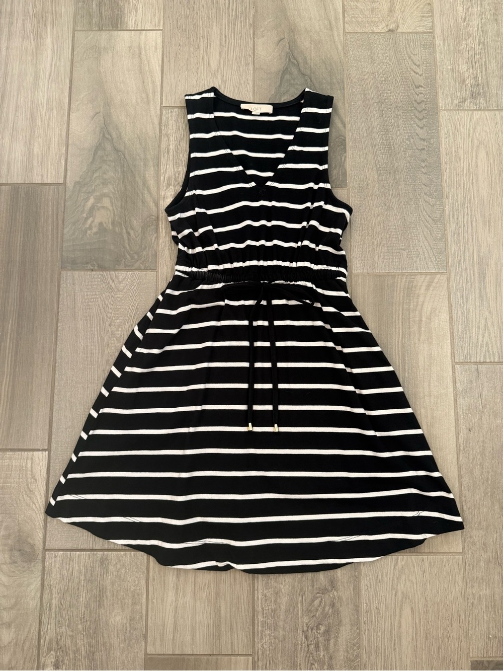 LOFT Striped V-Neck Drawstring Mini Pocket Dress - Black & White, size XS - Picture 4 of 9
